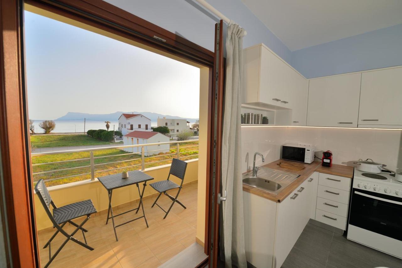 Ammos Apartment - Brand New, Stylish, By The Beach キサモス エクステリア 写真